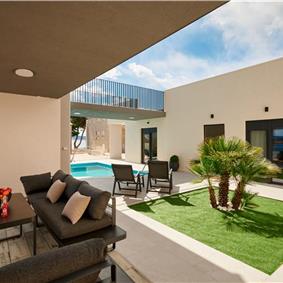 6 bedroom villa with heated pool near Omis, sleeps 12